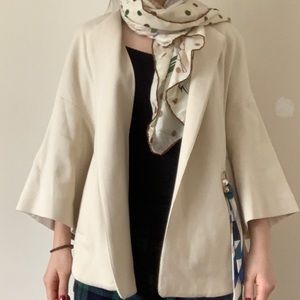 Elegant ivory/beige spring jacket style